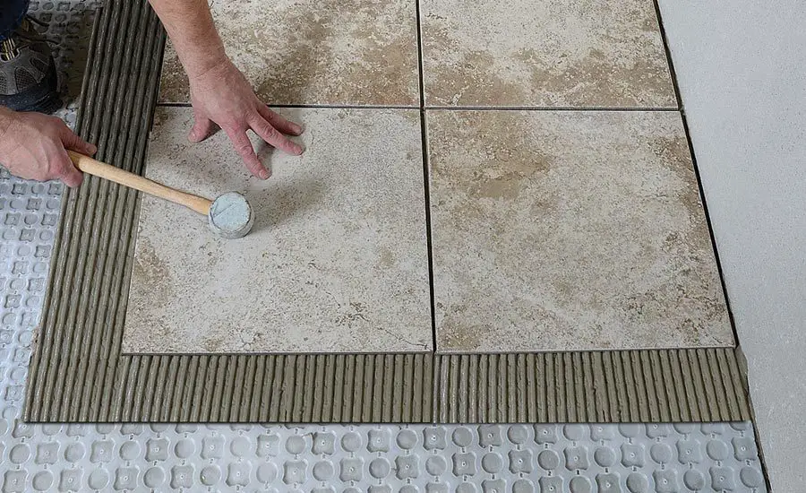 Afbeelding bij Terrastegels op beton plaatsen - Ceramic tiles over membrane